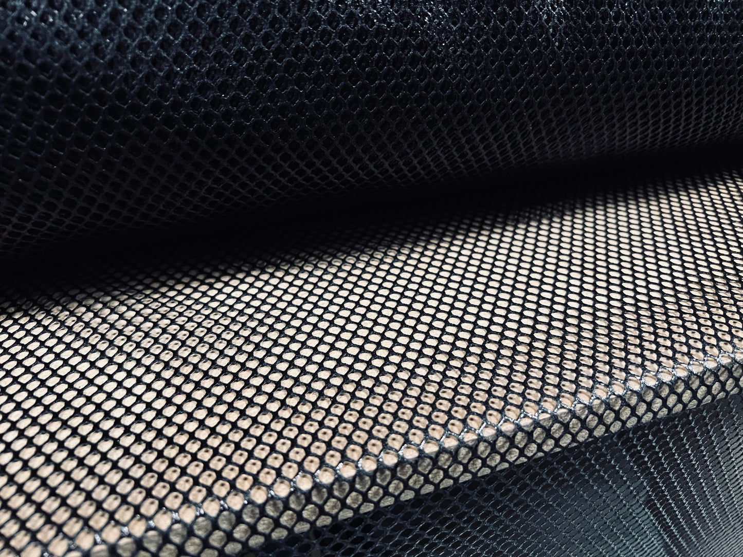 Wet Look P.U. Coated Fishnet mesh net fabric, per metre - plain - black