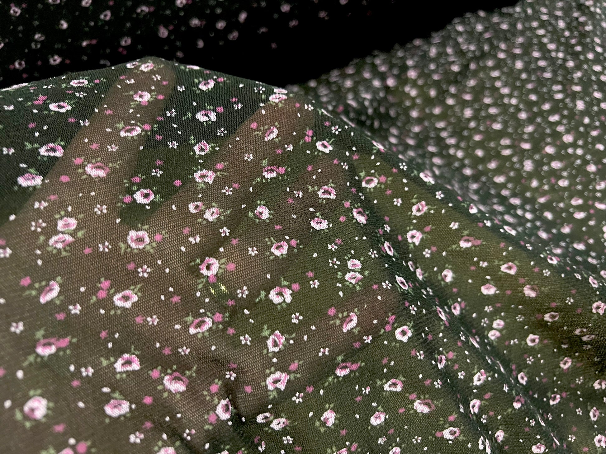 Helenca Thread Sheer Helenca mesh fabric, per metre - ditsy flower print - black & li ...