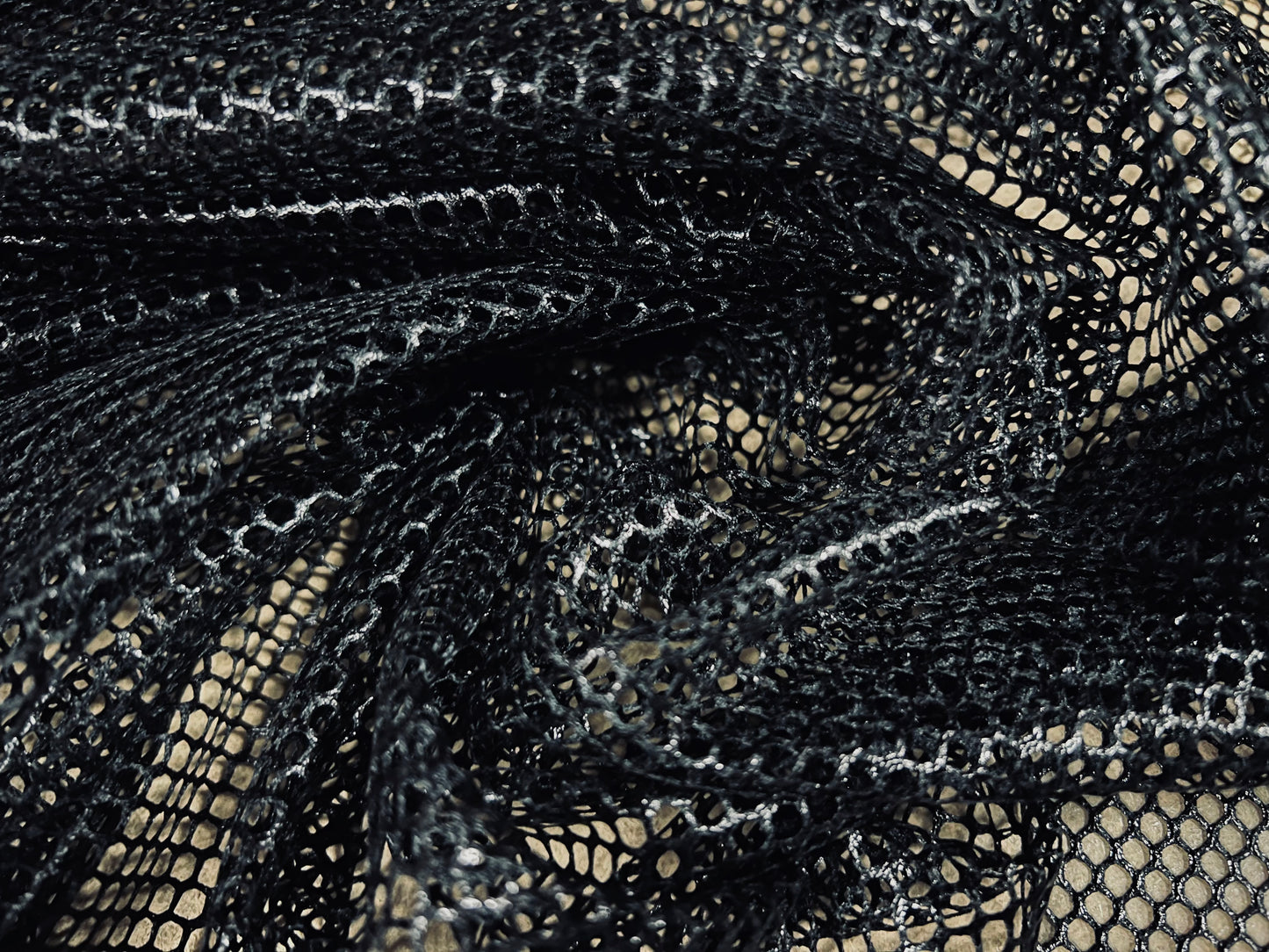 Wet Look P.U. Coated Fishnet mesh net fabric, per metre - plain - black