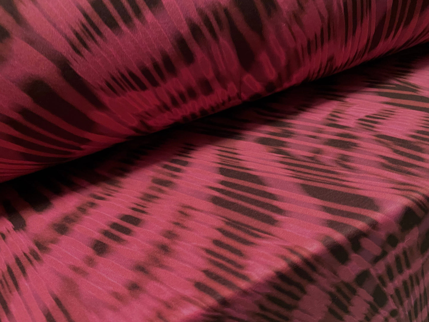 Scuba spandex stretch neoprene style jersey fashion fabric, per metre - stylised animal print - fuschia