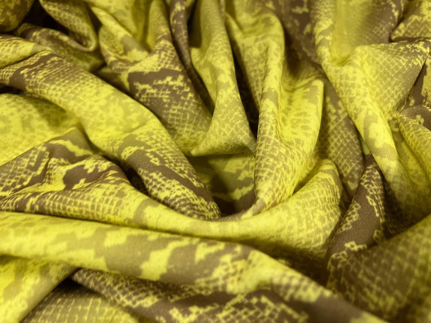 Scuba crepe fabric stretch spandex jersey, per metre - Snakeskin print - lime