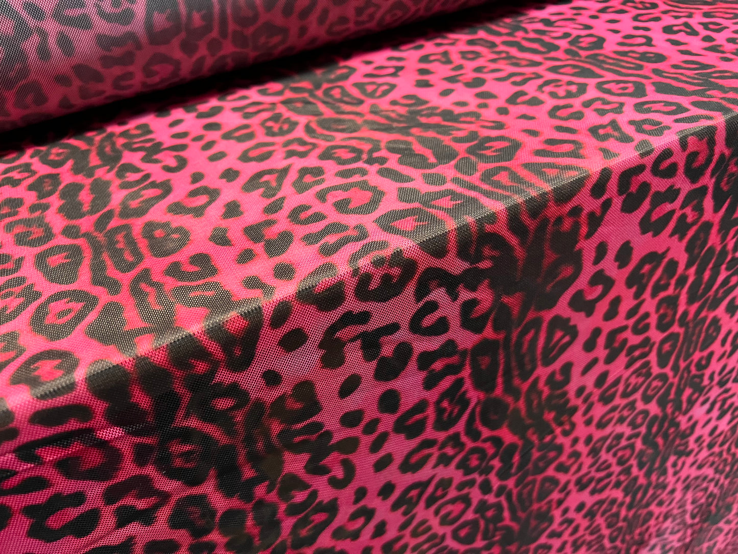 Power mesh net stretch spandex fabric, per metre - leopardskin print - pink