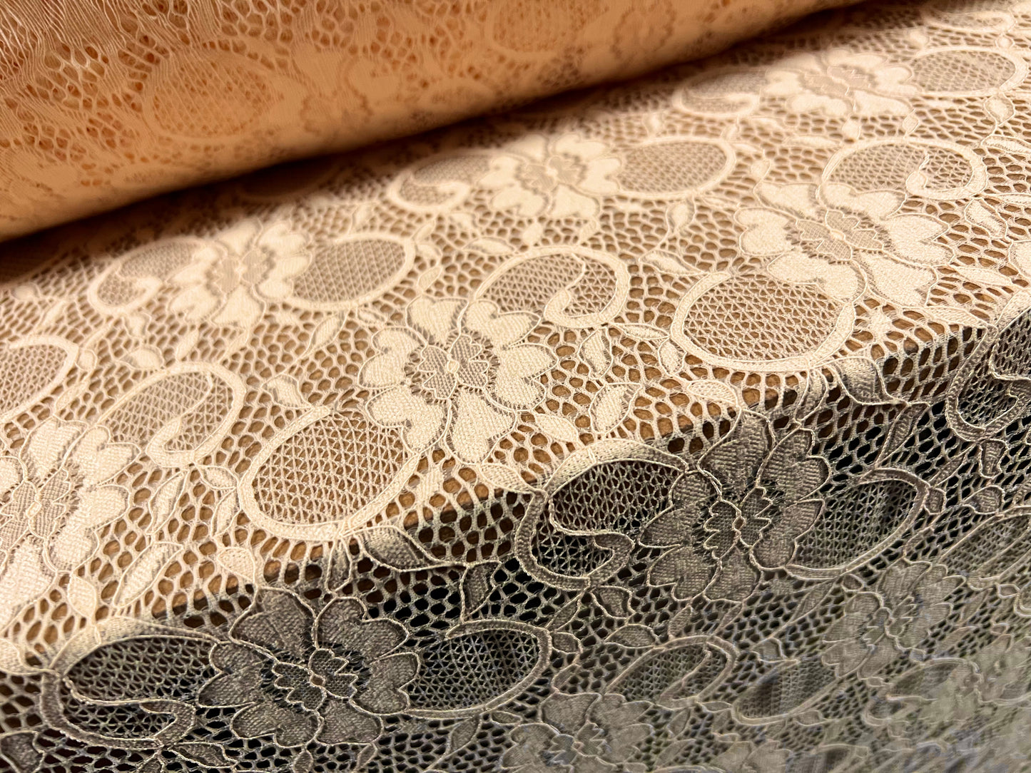 Stretch spandex lace dress fabric with scalloped selvedge, per metre - floral - corded - peach