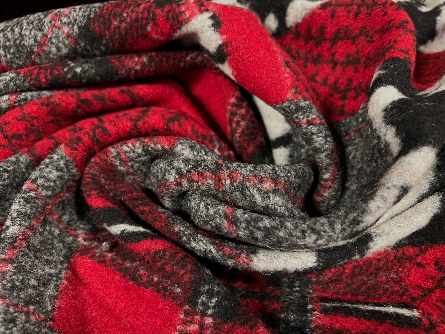 Montana - Wool mouflon flannel fabric, per metre - jumbo houndstooth patchwork design - red & black