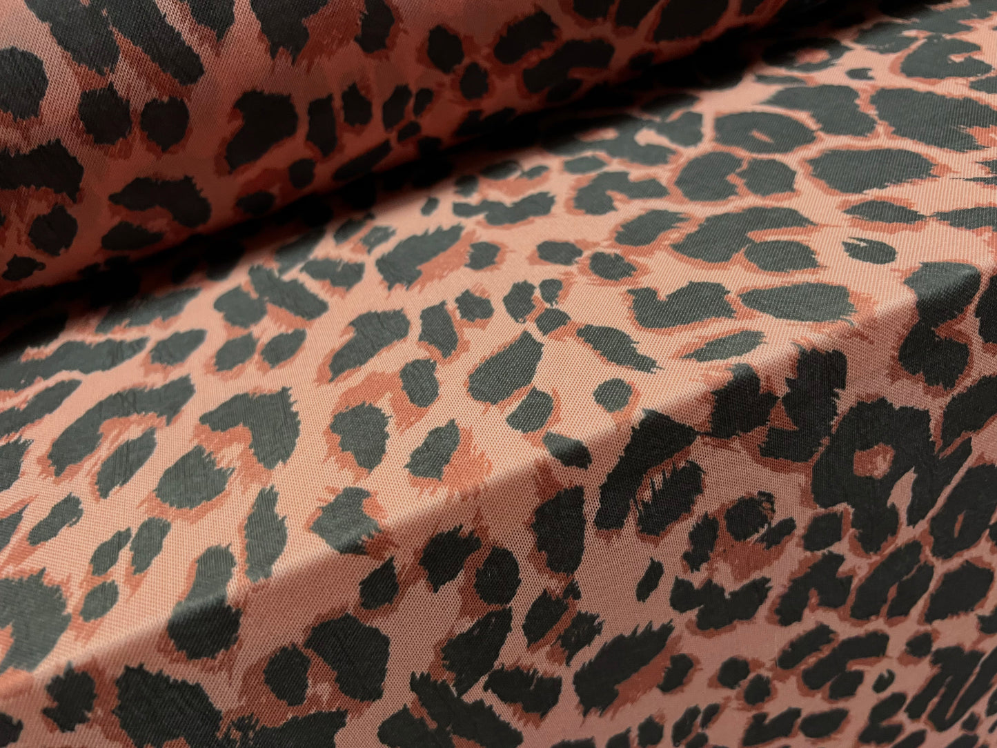 Power mesh net stretch spandex fabric, per metre - leopard print - dusky pink